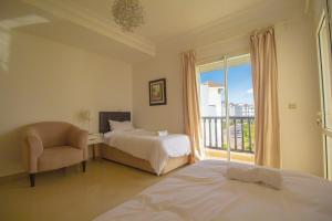 Large 3-Façade Apartment with Sea View & Pool