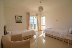 Large 3-Façade Apartment with Sea View & Pool