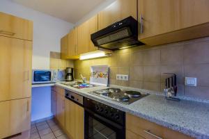 Residenz Meeresbrandung 12 mit Westbalkon und Meerblick , Einbauküche, Geschirrspüler ,2 x TV,Schwimmbad, Sauna , reservierter Stellplatz ,Wlan !