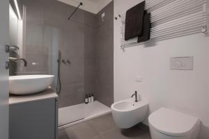 Bright 2BR - 2BA - Garden - AC - Central
