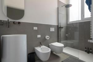 Bright 2BR - 2BA - Garden - AC - Central