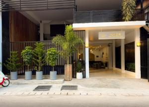 Flora Central Walk Hotel
