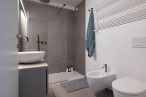 Bright 2BR - 2BA - AC - Central Bologna