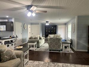 Charming Vacation Rental near Owensville, Missouri - Ideal for a Glamping Retreat with Family and Friends