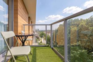 Modern Pet-Friendly Apartment with Parking and Balcony by Noclegi Renters