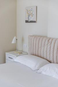 Blue Bay Sea View Apartment with Free Parking by PikHost