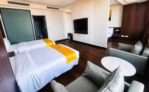 Long Hotel