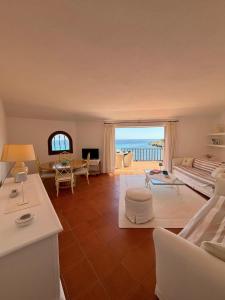 Affascinante Fronte Mare - Seafront Apartment - Wi-Fi, Beach Access & Parking