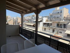 Top Floor Apt - 5 min to Metro, 5 min to Sea