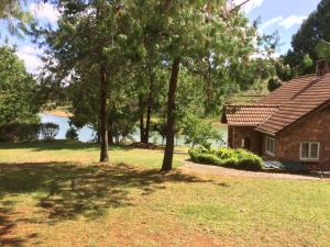 Still Waters Cottage by Lake Mantasoa