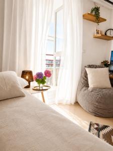 Compact Studio with Sunset View - sleeps 3