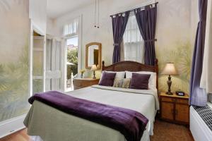 Superior Queen Room room in Auld Sweet Olive Bed and Breakfast