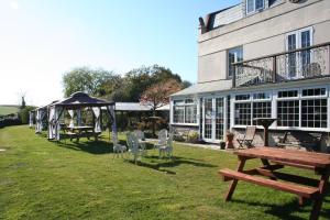 Two Bedroom Lodge & Hotel Rooms In The Country - Restaurant Bar Onsite