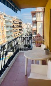 Apt FERNANDO VISTAS AL MAR -3º PUERTA 2 - HOME RENT MALAGA