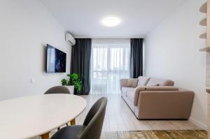 7-27 Kvartet, Vasyl Lypkivskyi 16g, Kyiv, railway station, metro nearby, panoramic city view, Petrovdim Apartment