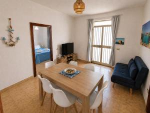 4BR apartment, 5 minutes to the beach & 2BA
