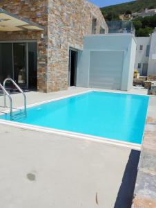 Almira Seaside Suites