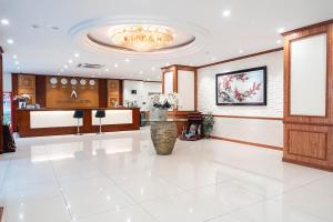 A25 Premium Hotel - 705 Lac Long Quan