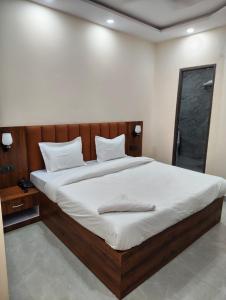 HOTEL Pawan kunj stay & food