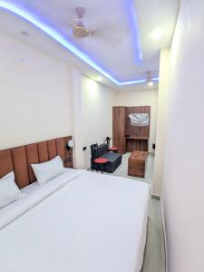 HOTEL Pawan kunj stay & food