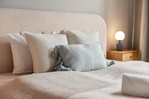 Elégance - 2BR Superior Family Suite with AC - City Center