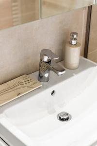 Elégance - 2BR Superior Family Suite with AC - City Center