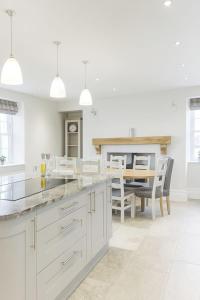 Peak View Manor House, Penrith Sleeps up to 13