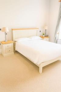 Peak View Manor House, Penrith Sleeps up to 13