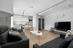 Przytulne i Nowoczesne Apartamenty Sun Seasons 24 w Dziwnowie z Parkingiem by Noclegi Renters