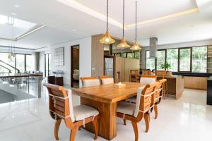 Harmony Hilltop City View Villa 4 Bedrooms With a Private Heated Swimming Pool and a Billiard Table