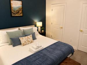 Spacious! Near 4th Street Live & Brown Theatre