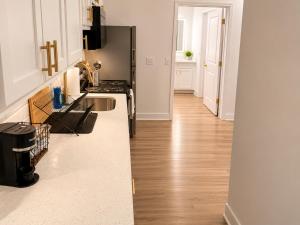 Spacious! Near 4th Street Live & Brown Theatre