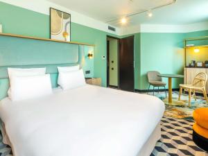 Le Splendid Hotel Lac DAnnecy - Handwritten Collection
