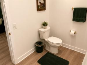 Spacious! Near 4th Street Live & Brown Theatre