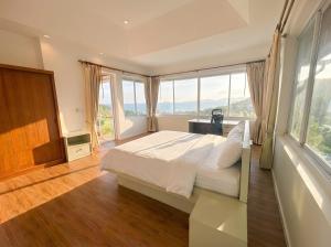 WhiteVilla Samui - 5BR Sea-View Villa with Pool