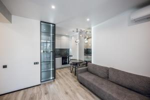 5-123 Fayna Town, Salyutna 2, Kyiv, Nyvky metro nearby, fantastic city view, 15 kW backup power, Petrovdom Apartment