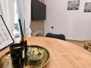 Floral Home 4 - Athens 2 BR apt, Close to Metro!