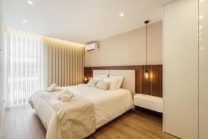 Seaside Beach Condo by Minhos Guest