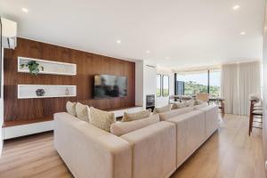 Seaside Beach Condo by Minhos Guest
