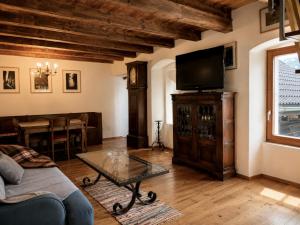 Santorini by Quokka 360 - Alpine Apartment in Leventina