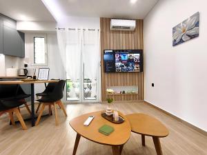 Floral Home 4 - Athens 2 BR apt, Close to Metro!