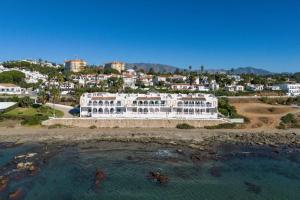 Bright Beachfront Apartment - ref 157 by Costarentals