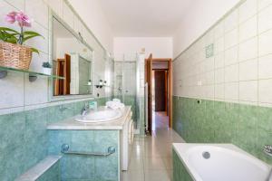 Comfort and Relax Steps from the Beach, Wi-Fi & AC