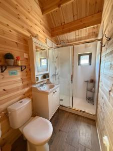 Chalet en bois indépendant, terrasse et accès piscine