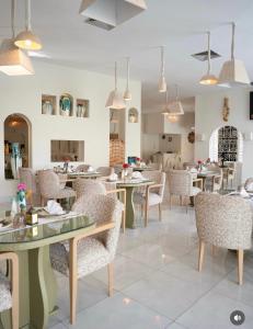 Suites Hôtel Les Charmilles & Spa