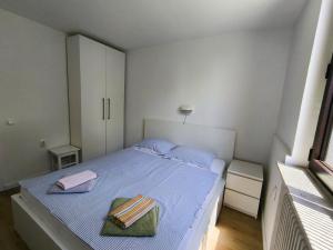Apartments with sea view, terrace and free parking