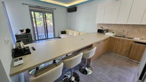 Rhodes City University Suite