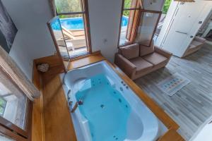 Villa Rose Garden with Private Pool And Jacuzzi