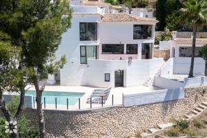 Villa Zebra by Abahana Villas