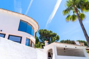 Villa Zebra by Abahana Villas